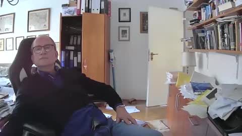 Snapshot of marginalie chatting on 8, 2, 2025 marginalie online show from 8, 2, 2025