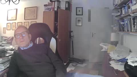 Snapshot of marginalie chatting on 5, 3, 2025 marginalie online show from 5, 3, 2025