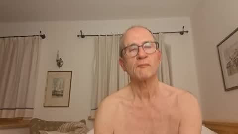 Snapshot of marginalie chatting on 27, 11, 2025 marginalie online show from 27, 11, 2025