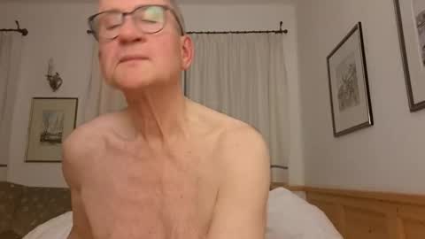 Snapshot of marginalie chatting on 15, 12, 2025 marginalie online show from 15, 12, 2025