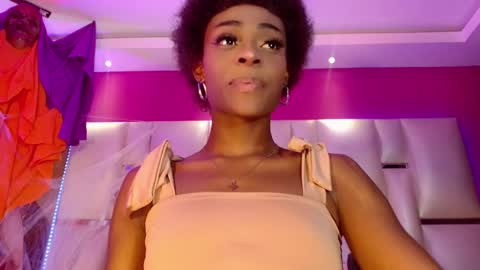 Snapshot of mariahmendezz chatting on 18, 10, 2025 online show from 18, 10, 2025