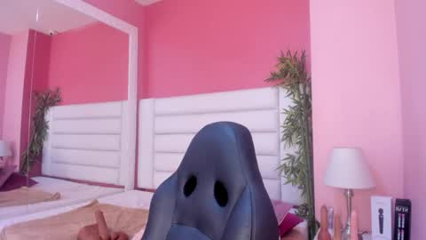 Snapshot of mariam_scott18 chatting on 16, 11, 2025 Mariam online show from 16, 11, 2025