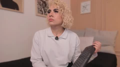 Snapshot of marian_pinzon chatting on 17, 2, 2026 Marian online show from 17, 2, 2026