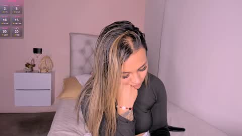 Snapshot of mariana__roe chatting on 25, 1, 2025 Mariana Roe online show from 25, 1, 2025