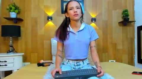Snapshot of marianaa_aangel chatting on 9, 2, 2025 Mariana Angel online show from 9, 2, 2025