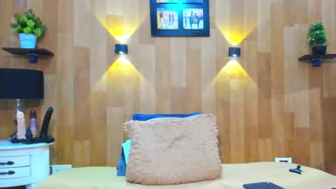 Snapshot of marianaa_aangel chatting on 18, 2, 2025 Mariana Angel online show from 18, 2, 2025