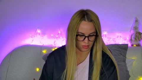 Snapshot of marianeumann chatting on 6, 12, 2024 Maria online show from 6, 12, 2024