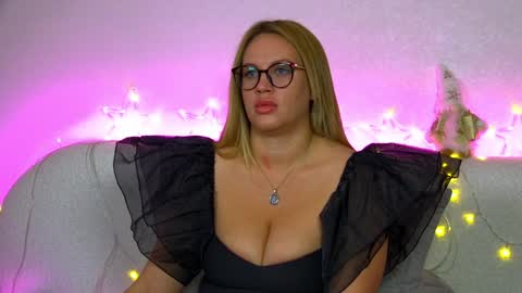 Snapshot of marianeumann chatting on 18, 12, 2024 Maria online show from 18, 12, 2024