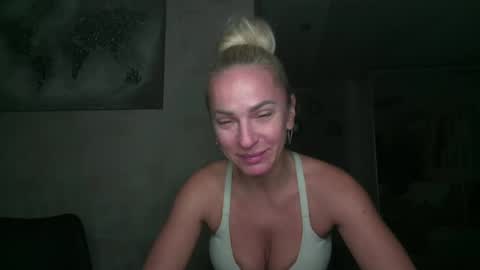 Snapshot of marianna1977 chatting on 23, 10, 2025 marianna1977 online show from 23, 10, 2025