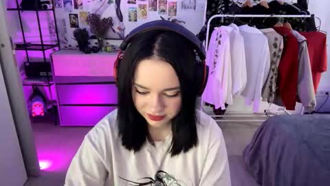 Snapshot of maribethercole chatting on 16, 10, 2025 Emily online show from 16, 10, 2025
