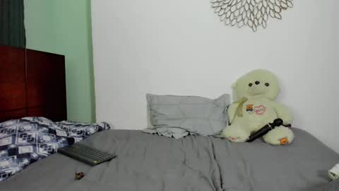 700 pm Washington time online show from 4, 1, 2025