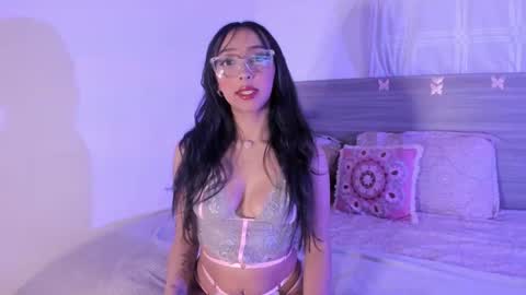 Luna Dulk online show from 3, 2, 2026