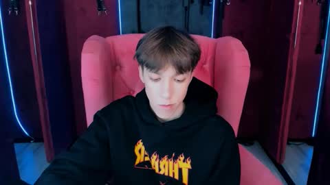 Mark online show from 7, 11, 2025