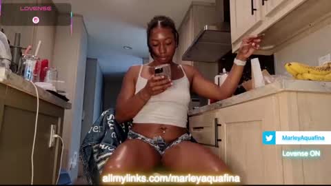 Snapshot of marleymadness9 chatting on 25, 9, 2025 MarleyAquafina online show from 25, 9, 2025