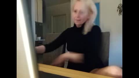 Snapshot of marrygorund chatting on 7, 6, 2026 MaryGoRound online show from 7, 6, 2026