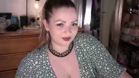 Maria  online broadcast from Tuesday to Suturday from 6 pm to 12 pm Germany time Sunday-Monday offline online show from 17, 6, 2026