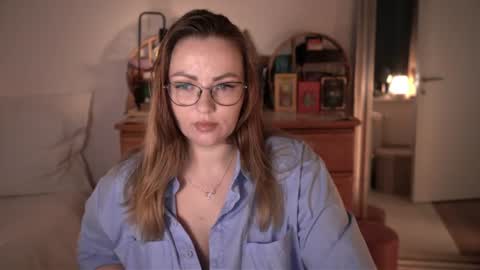 Maria  online broadcast from Tuesday to Suturday from 6 pm to 12 pm Germany time Sunday-Monday offline online show from 1, 8, 2026