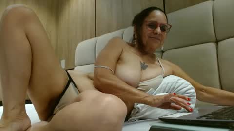 Snapshot of martha_mature chatting on 7, 12, 2024 martha online show from 7, 12, 2024