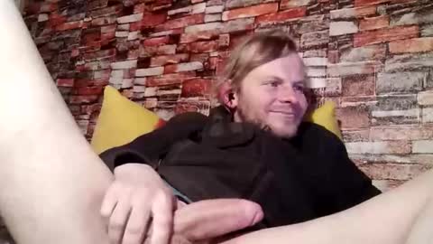 Snapshot of martin_777106841 chatting on 25, 10, 2025 VG online show from 25, 10, 2025