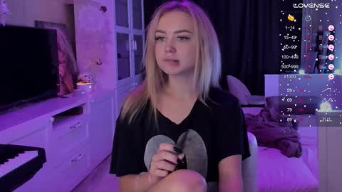 Snapshot of mary_romance chatting on 22, 9, 2025 Mary online show from 22, 9, 2025