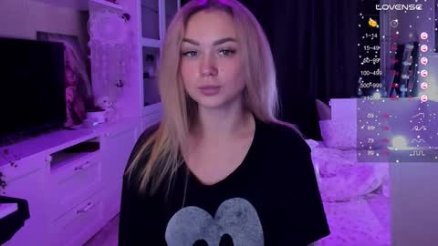 Snapshot of mary_romance chatting on 5, 10, 2025 Mary online show from 5, 10, 2025