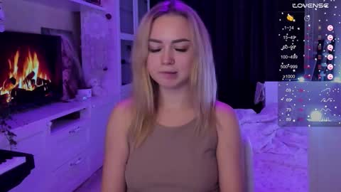 Snapshot of mary_romance chatting on 11, 10, 2025 Mary online show from 11, 10, 2025