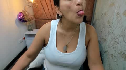 Snapshot of marylinmilf chatting on 1, 12, 2025 Marylin online show from 1, 12, 2025