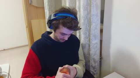 mash_potatoes_are_good online show from 4, 12, 2024