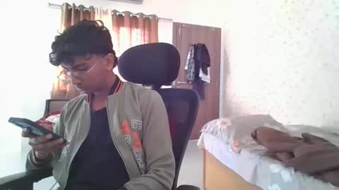 Mask Boy online show from 3, 12, 2025