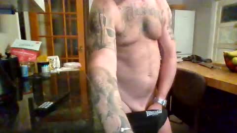 Snapshot of masked_masturbation_couple chatting on 25, 10, 2025 Masked Masturbation Couple online show from 25, 10, 2025