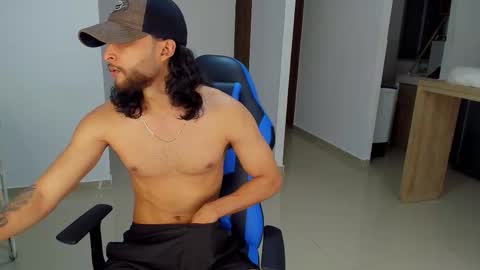 Snapshot of massatgeserotics chatting on 30, 10, 2025 I Am Odin online show from 30, 10, 2025