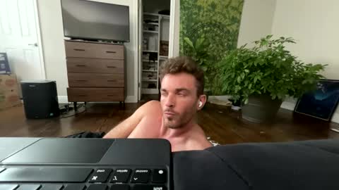 Snapshot of master_louie chatting on 14, 12, 2024 muskyjockdick online show from 14, 12, 2024