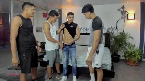 Snapshot of masters_sexx chatting on 13, 10, 2025 Team Cris Darwin- Fernando- Stiven- David online show from 13, 10, 2025