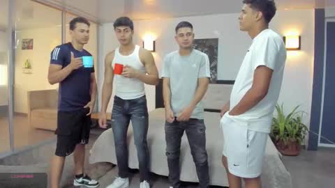 Snapshot of masters_sexx chatting on 11, 11, 2025 Team Cris Darwin- Fernando- Stiven- David online show from 11, 11, 2025