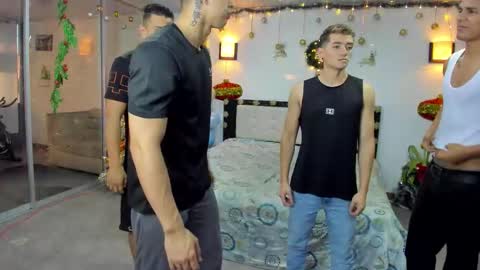 Snapshot of masters_sexx chatting on 17, 12, 2025 Team Cris Darwin- Fernando- Stiven- David online show from 17, 12, 2025