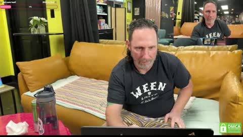 Snapshot of matchingtracksuits chatting on 4, 3, 2025 Jer and Kel online show from 4, 3, 2025