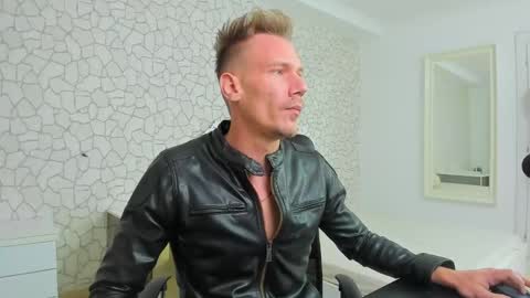 Snapshot of mateobenjamin chatting on 2, 12, 2024 MateoBenjamin online show from 2, 12, 2024