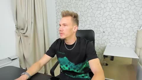 Snapshot of mateobenjamin chatting on 4, 1, 2025 MateoBenjamin online show from 4, 1, 2025