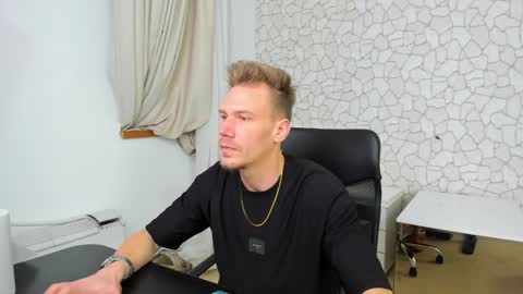 Snapshot of mateobenjamin chatting on 6, 1, 2025 MateoBenjamin online show from 6, 1, 2025