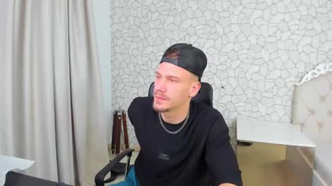 Snapshot of mateobenjamin chatting on 22, 1, 2025 MateoBenjamin online show from 22, 1, 2025