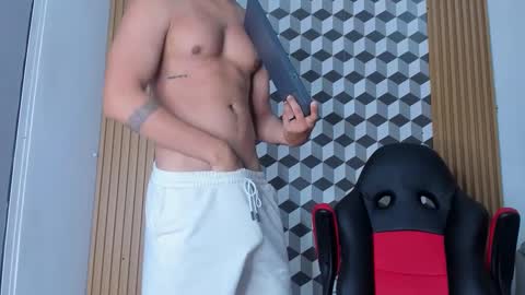 Snapshot of mathias_cocks chatting on 6, 2, 2025 mathias cocks online show from 6, 2, 2025