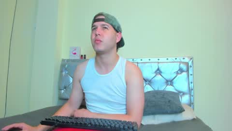 Snapshot of matthew_gill chatting on 1, 5, 2026 matthewlatinc online show from 1, 5, 2026