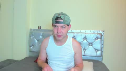Snapshot of matthew_gill chatting on 3, 5, 2026 matthewlatinc online show from 3, 5, 2026