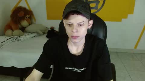 Snapshot of matthewboy_ chatting on 18, 1, 2025 MatthewBoy online show from 18, 1, 2025