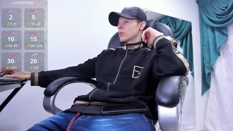 Snapshot of matthewboy_ chatting on 23, 1, 2025 MatthewBoy online show from 23, 1, 2025