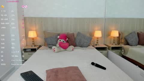 Vayolet Castro online show from 25, 3, 2026