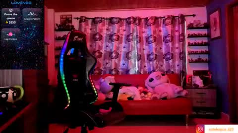 Snapshot of mavis_fuentes chatting on 19, 12, 2025 Hilary online show from 19, 12, 2025