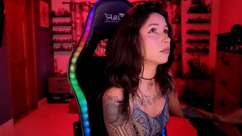 Snapshot of mavis_fuentes chatting on 8, 4, 2026 Hilary online show from 8, 4, 2026