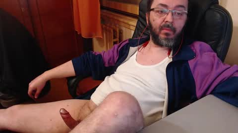 Snapshot of max818k chatting on 8, 12, 2024 Max online show from 8, 12, 2024