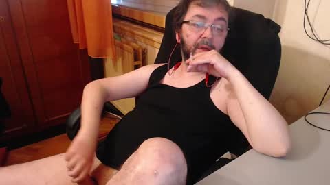 Snapshot of max818k chatting on 1, 3, 2025 Max online show from 1, 3, 2025